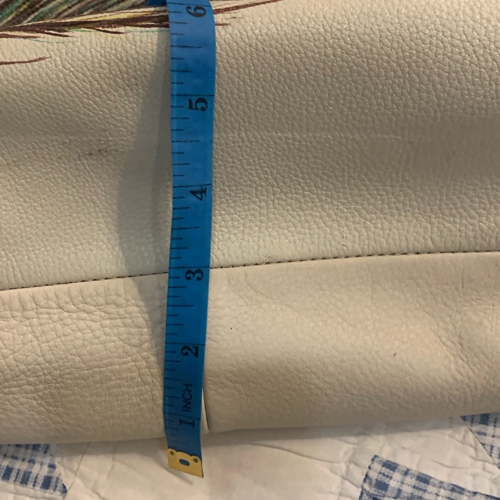 Very Rare Find! Elliott Lucca Peacock Feather Design Cream Bag.  Arm Candy! - Picture 9 of 17